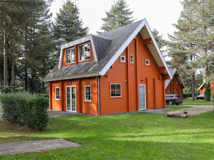 Gezellige vakantiewoning in luxe park &quot;Mooi Zutendaal&quot; met 3 ruime slaapkamers en sauna&lt;br /&gt;
Ligging :&lt;br /&gt;
+ Gelegen in het luxe Landal vakantiepar
