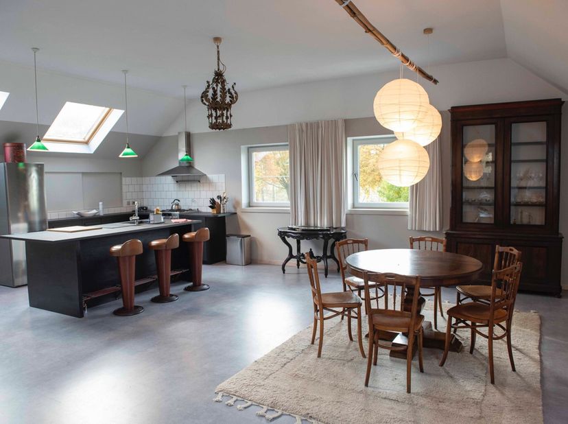 Ligging&lt;br /&gt;
Deze stijlvolle loft is gelegen in het rustige en groene Rijvisschepark in Zwijnaarde. Dankzij de unieke locatie geniet u van een pracht