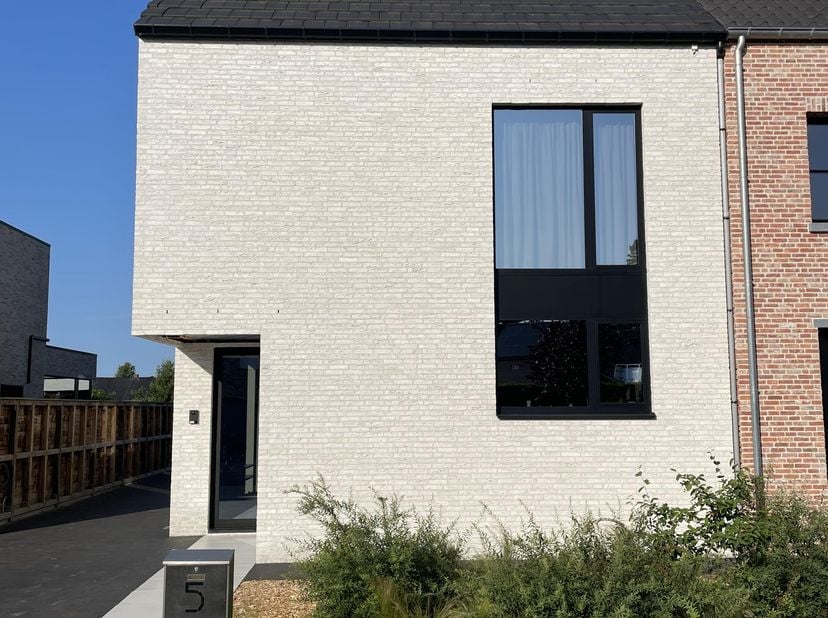 *Construction neuve luxueuse et économe en énergie*&lt;br /&gt;
&lt;br /&gt;
Maison familiale prête à emménager, équipée des dernières technologies ! Profitez du