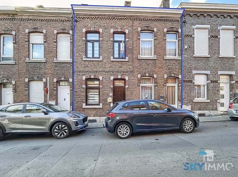 L&#039;agence SKYIMMO vous propose cette magnifique maison à Amay  composée de :&lt;br /&gt;
AU RDC : Salon (12) - Cuisine (11)-Salle à manger (15) - Salle de ba