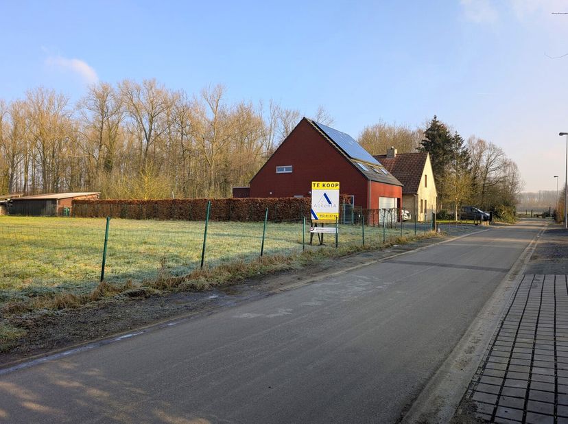 Terrain à bâtir très calme mais facilement accessible pour une construction ouverte dans un quartier très accueillant pour les enfants à Affligem. Le