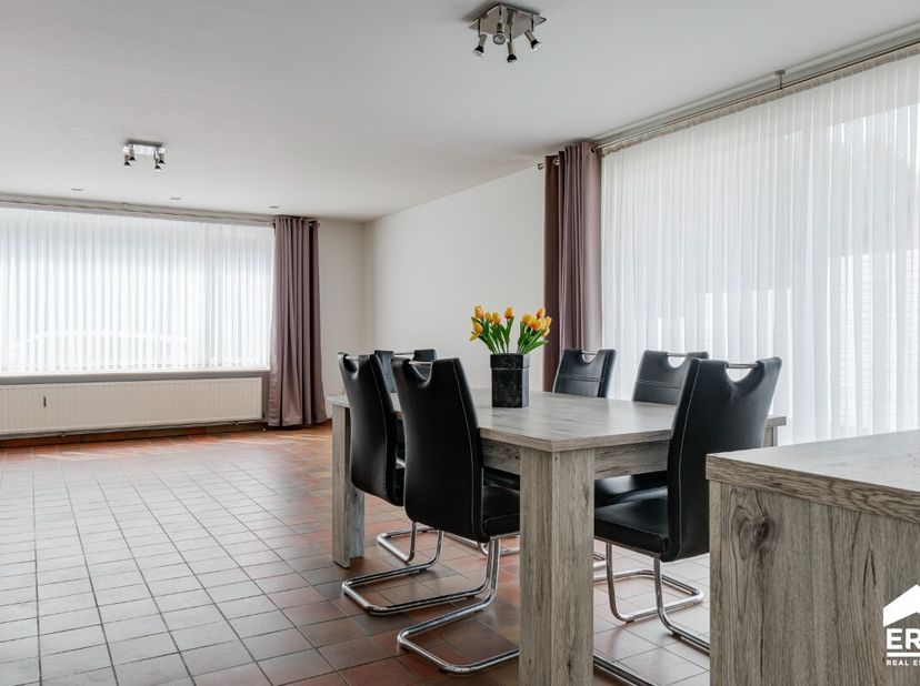 Dit instapklaar appartement kent een uitstekende ligging in een groene omgeving te Houthalen-Oost en is gelegen op een n op een ruim perceel van 15a,
