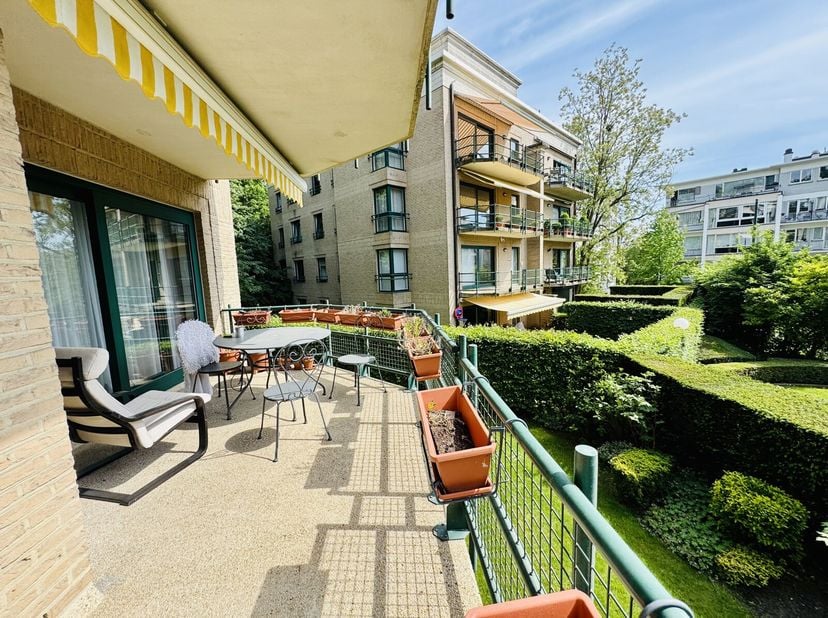 VICTOIRE-JUNOT vous propose à Uccle, quartier Saint-Job/ Observatoire, à proximité des transports ( tram, bus, gare de St Job) et de commerces de la p