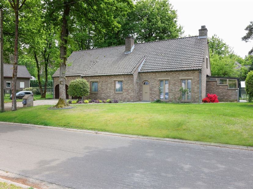 Gelijkvloerse landelijke woning met 3 slaapkamers in Bret-Gelieren&lt;br /&gt;
Ligging :&lt;br /&gt;
+ Gelegen in een doodlopende straat in de gerenommeerde omgev