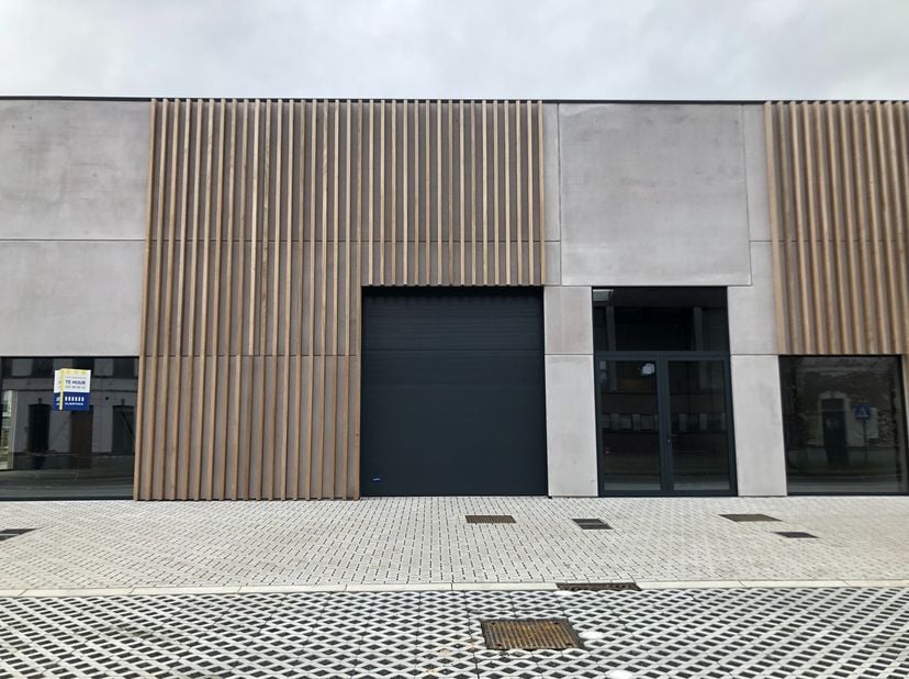 Nieuwbouw KMO-unit in KMO park Riva gelegen nabij het centrum van Dentergem, centraal tussen Waregem, Deinze en Tielt, in een zone voor lokale bedrijv