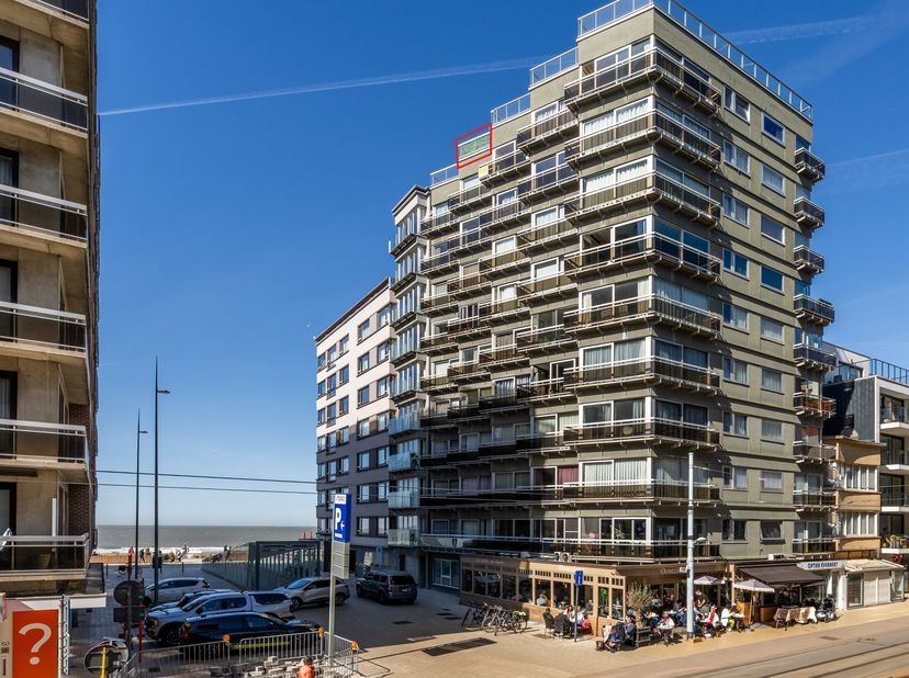 Gerenoveerd appartement te koop gelegen op een toplocatie te Jean Van Hinsberghstraat 16b Middelkerke, vlak aan de Zeedijk. Vanop het ruime zuidgerich