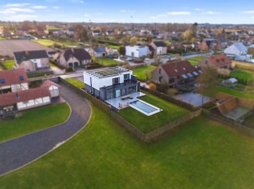 MAGNIFIEKE OPEN BEBOUWING MET GROOT ZWEMBAD EN 400M² AAN BEWOONBARE OPPERVLAKTE IN HET GEZELLIGE WELLEN &lt;br /&gt;
Droomt u van een exclusieve woning met