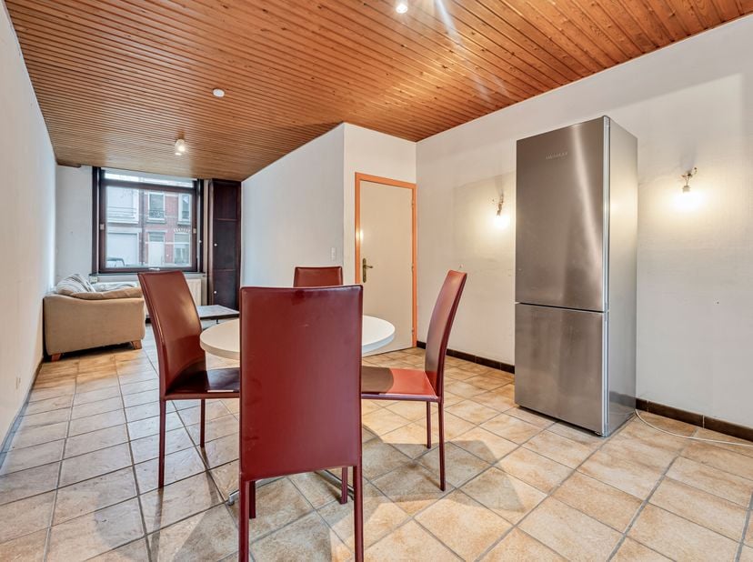 Te renoveren woning met 4 slaapkamers en diepe tuin op toplocatie in Kortrijk!&lt;br /&gt;
Gelegen in een rustige straat nabij het centrum, biedt deze wonin