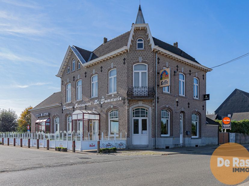 ST. LIEVENS ESSE - verbruikszaal met private woonst in landelijke omgeving.&lt;br /&gt;
Uniek handelspand met karakter, momenteel goed draaiend restaurant/b