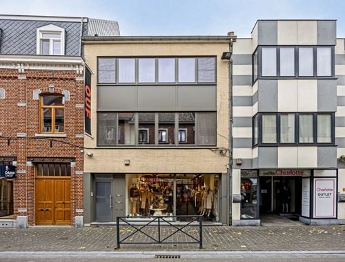                                        Handelszaak te huur in Bilzen, € 2.900
