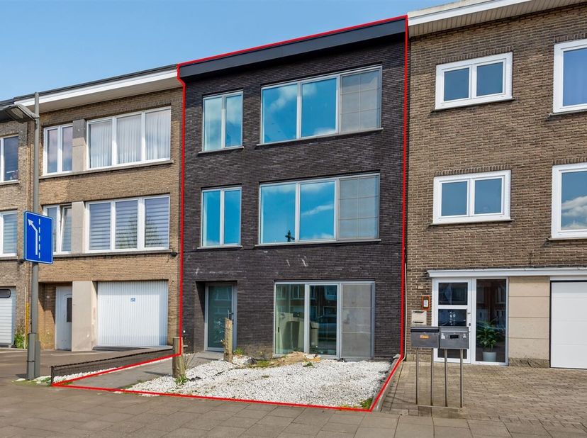 Gerenoveerd appartementsgebouw met 3 appartementen te Deurne&lt;br /&gt;
Ligging:&lt;br /&gt;
De appartementen zijn zeer goed gelegen op wandelafstand van het Riv