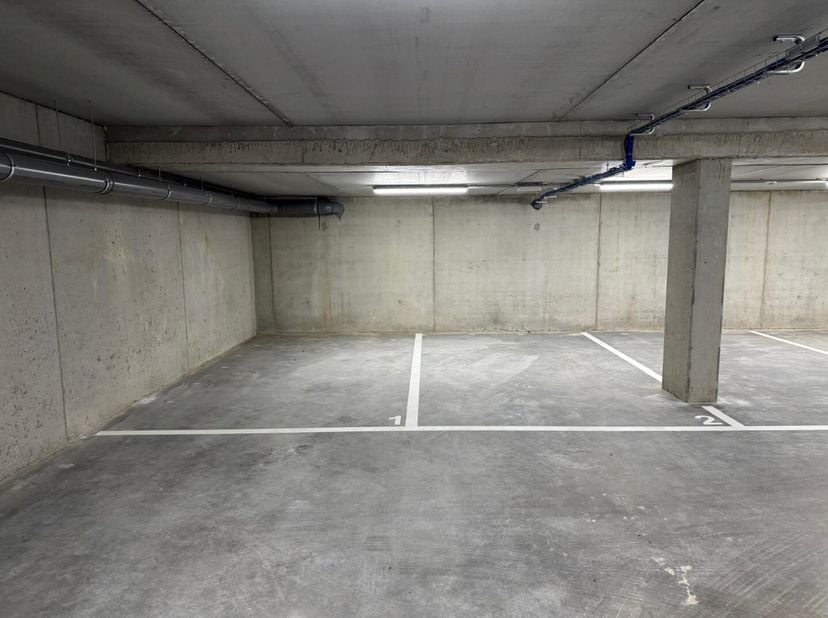Bent u op zoek naar een veilige en gemakkelijk bereikbare parkeerplaats in het centrum van Leuven? Wij bieden een ondergrondse parkeerplaats te huur a