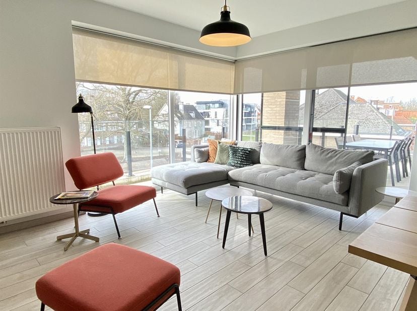 Te huur: Energiezuinig appartement met ruim terras nabij centrum Aalst en Erembodegem! Dit ruim appartement bevindt zich op de tweede verdieping in ee