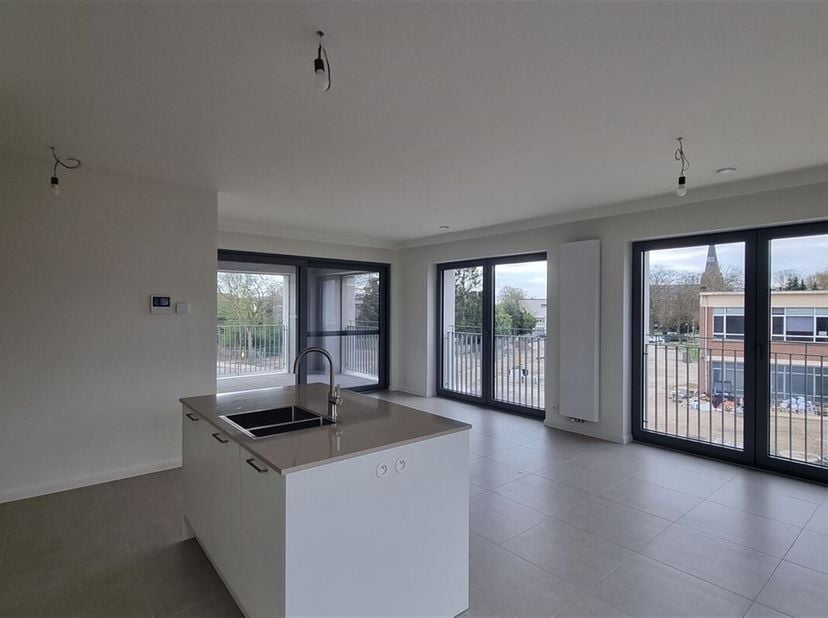 Dans le tout nouveau projet Stadsterras, au centre de Mortsel, situé près du parc, nous trouvons cet appartement complètement prêt à l&#039;emploi.&lt;br /&gt;
L