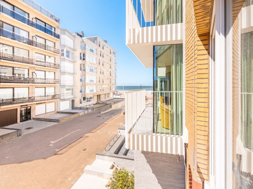 Appartement orienté ouest avec vue latérale sur la mer et 1 chambre à coucher à vendre dans la résidence Longchamps. Cette résidence est située dans l