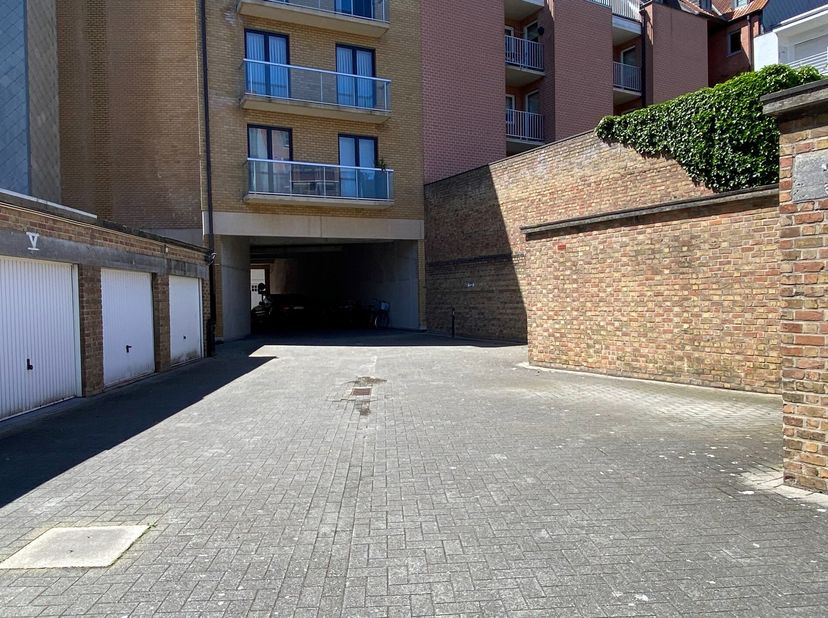 Vlot toegankelijke garagebox gelegen op het gelijkvloers in het Mussenpad.&lt;br /&gt;
Afmetingen:&lt;br /&gt;
L: 7,00m&lt;br /&gt;
B: 2,70m&lt;br /&gt;
Beschikbaarheid in ov