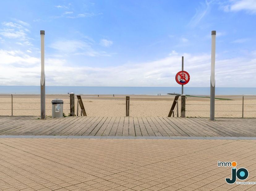 Deze ruime garagebox ligt vlakbij het strand, de kinepolis , wellingtonrenbaan en het centrum van Oostende.&lt;br /&gt;
U geniet van een vlotte doorgang en