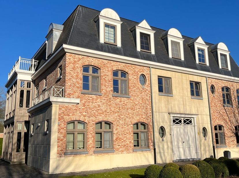 Appartement à louer
                    à 2400 Mol