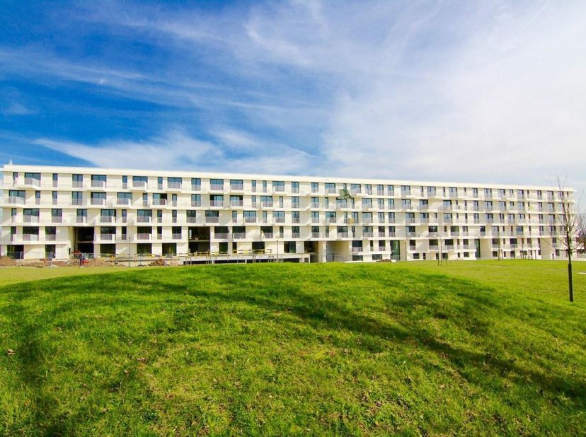 Modern appartement met twee slaapkamers en leuke terrassen gelegen aan de Tiense stadsrand, vlakbij domein &quot;Viander&quot;, in een mooie en groene omgeving.