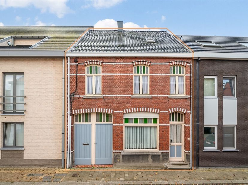 Topper! Woning met veel potentiëel!&lt;br /&gt;
Deze woning is gelegen in het centrum van Laarne, vlot bereikbaar, handel en scholen in de nabijheid!&lt;br /&gt;
