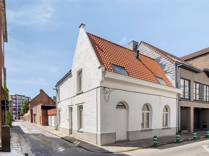 Te koop: Instapklaar nieuwbouw-studentenhuis met 5 bemeubelde kamers  Lange Nieuwstraat 77, 2800 Mechelen.&lt;br /&gt;
 Uitstekende investeringskans in het