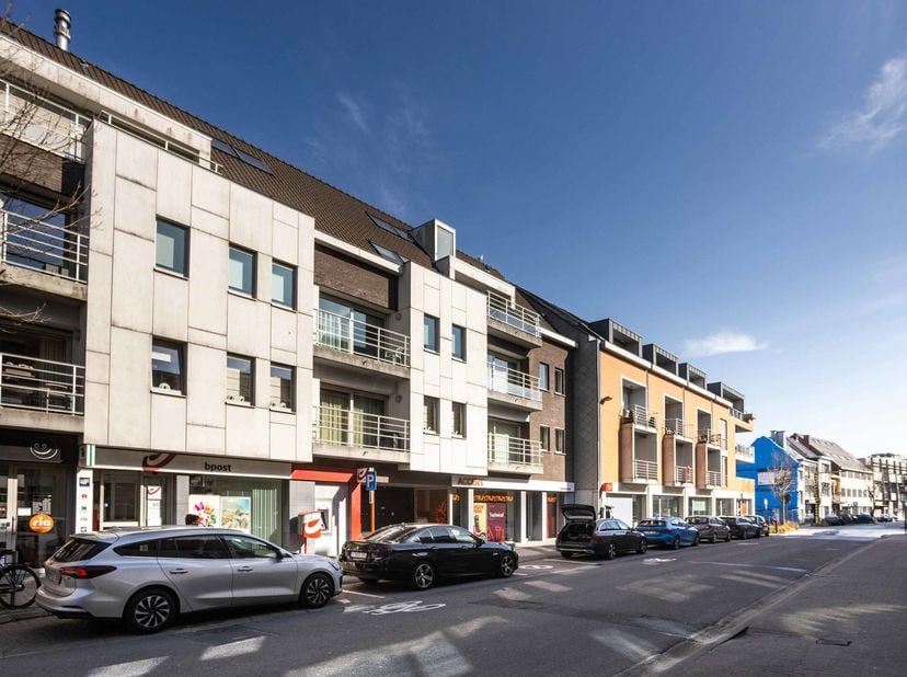Cet appartement spacieux et lumineux de 2 chambres à coucher à Audenarde est une excellente opportunité ! L&#039;appartement est actuellement loué à un loc