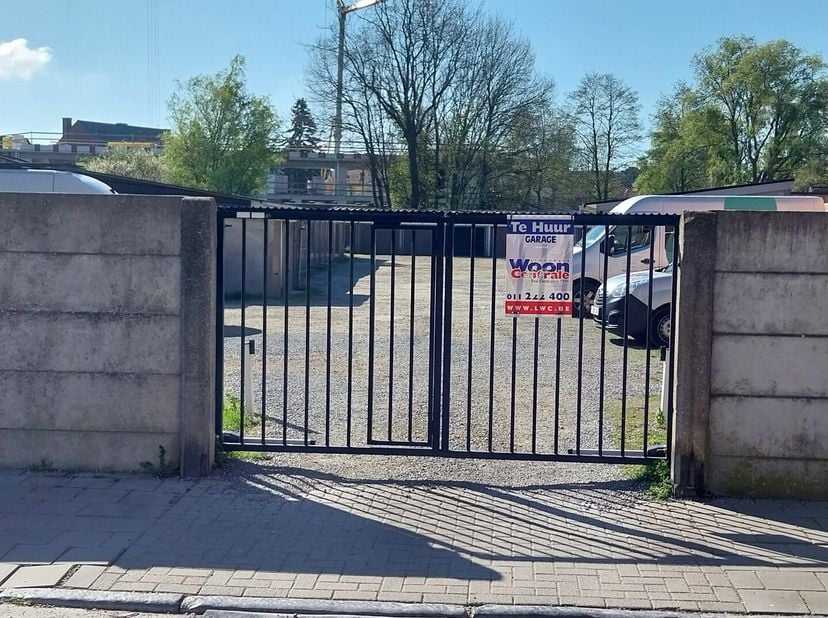 Garage Nr. 12 gelegen te Runkst.&lt;br /&gt;
Deze garage is bereikbaar via een gemeenschappelijke ingangspoort met automatische poortopener.&lt;br /&gt;
Vrij Vana