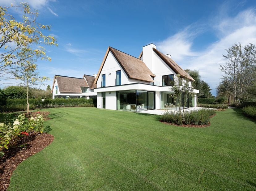 Alleenstaande villa op een terrein van 1.194 m2 aan de rand van het Zoute genietend van open zicht, op slechts enkele minuten van de zee en het strand