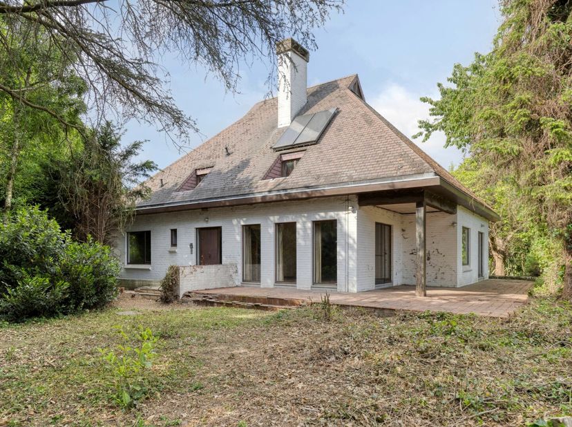 Deze woning is gelegen in Kessel-Lo, met vlotte verbinding naar Leuven-centrum en nabij het station en diverse voorzieningen.&lt;br /&gt;
De woning bestaat