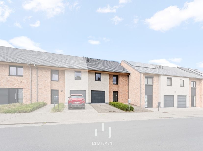 Welkom in deze recente, energiezuinige én instapklare woning in de Reckemstraat 15 te Moeskroen – een ideale gezinswoning in een rustige, groene buurt
