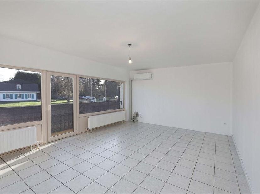 Appartement met 3 slaapkamers en garage op gunstige ligging&lt;br /&gt;
Ligging :&lt;br /&gt;
+ Op slechts enkele minuten rijden van het bruisende Maastricht&lt;br /