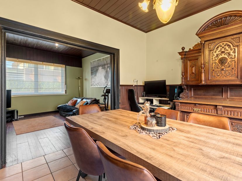 Te renoveren woning met karakter in een rustige buurt&lt;br /&gt;
In het charmante Wetteren-Ten-Ede bevindt zich deze karaktervolle woning, ideaal voor wie