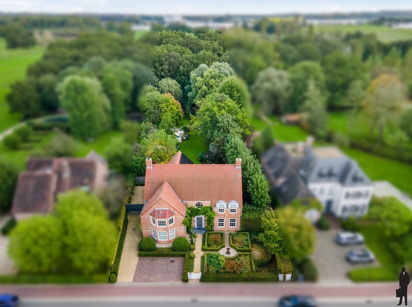 Prachtige villa met praktijkruimte op een absolute TOP locatie te Aartselaar&lt;br /&gt;
Algemeen:&lt;br /&gt;
- Perceeloppervlakte: 2.637 m²&lt;br /&gt;
- Bewoonbare o