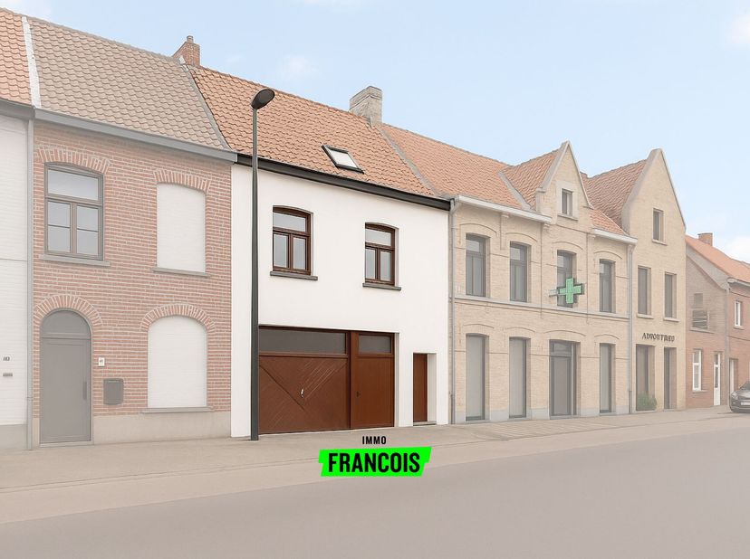 À quelques pas de la place du marché animée de Staden, vous trouverez cette charmante maison de 3 chambres à coucher.&lt;br /&gt;
En passant par le hall d&#039;e