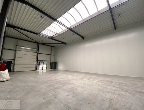                                         Magazijn zonder bureel te huur in Buggenhout, € 1.750
