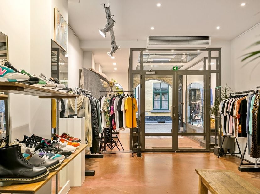 Prachtig, karaktervol pand – Centrum Hasselt – Ruim appartement (137m2) + Handelspand (107m2) &lt;br /&gt;
&lt;br /&gt;
+++ Bekijk je dit pand via een aanverwante
