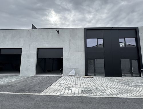                                         Entrepôt sans bureau à louer à Oudenburg, € 1.400
