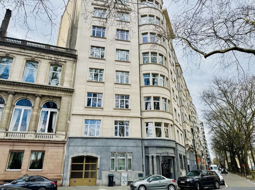 EN EXCLUSIVITE chez Victoire-Junot:Ixelles, à proximité du jardin du Roi, bel et lumineaux appartement de standing de 180 m² situé au 8 ème étage avec