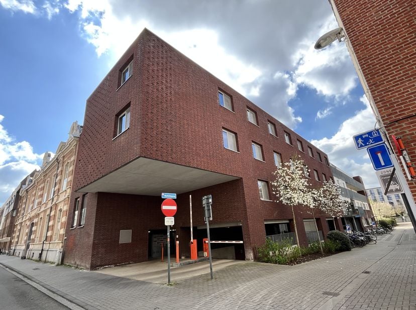 Gelegen op een toplocatie op wandelafstand van het stadscentrum (3 min) en het bus- en treinstation van Leuven (5 min), is dit de ideale oplossing voo
