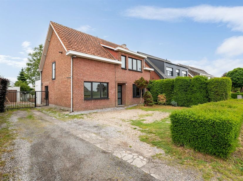 Open bebouwing met 5 slpks en ruime tuin&lt;br /&gt;
Hoogstraat 310 in Duffel is gelegen in een rustige, residentiële buurt in het oosten van de gemeente. D