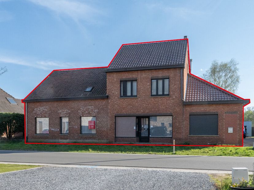 WOONHUIS &amp; HANDELSHUIS &lt;br /&gt;
 &lt;br /&gt;
GEMEENTE LEOPOLDSBURG, eerste afdeling  &lt;br /&gt;
1. Een perceel grond met daarop een woonhuis en alle verdere aanh