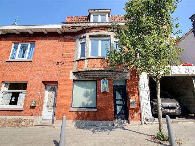 Maison rénovée avec 5 chambres face au Parc de Mouscron