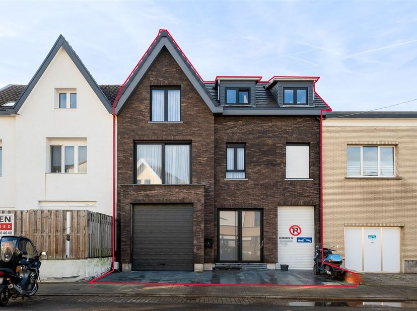 Gerenoveerde woning met ruim magazijn en veelzijdige mogelijkheden&lt;br /&gt;
Deze woning is tot in de puntjes gerenoveerd en behaalt een uitstekende EPC-w