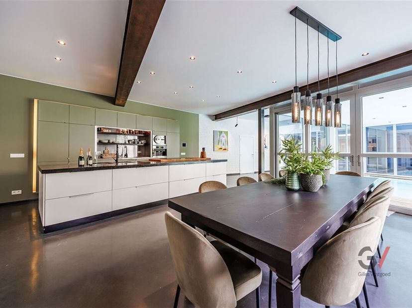 Appartement unique de +500m² avec piscine près de la gare de Malines&lt;br /&gt;
Pour plus d&#039;informations ou une visite, visitez hendrik@factumvastgoed.be o
