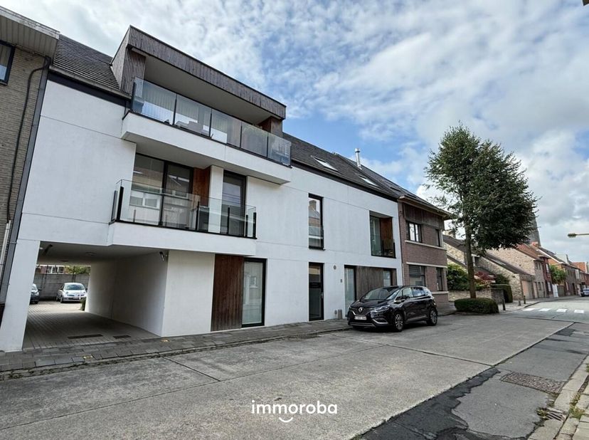 In Waregem bevindt zich dit gezellig en mooi afgewerkt appartement op een goed gelegen locatie.&lt;br /&gt;
Indeling als volgt: Inkomhal met toilet, leefrui