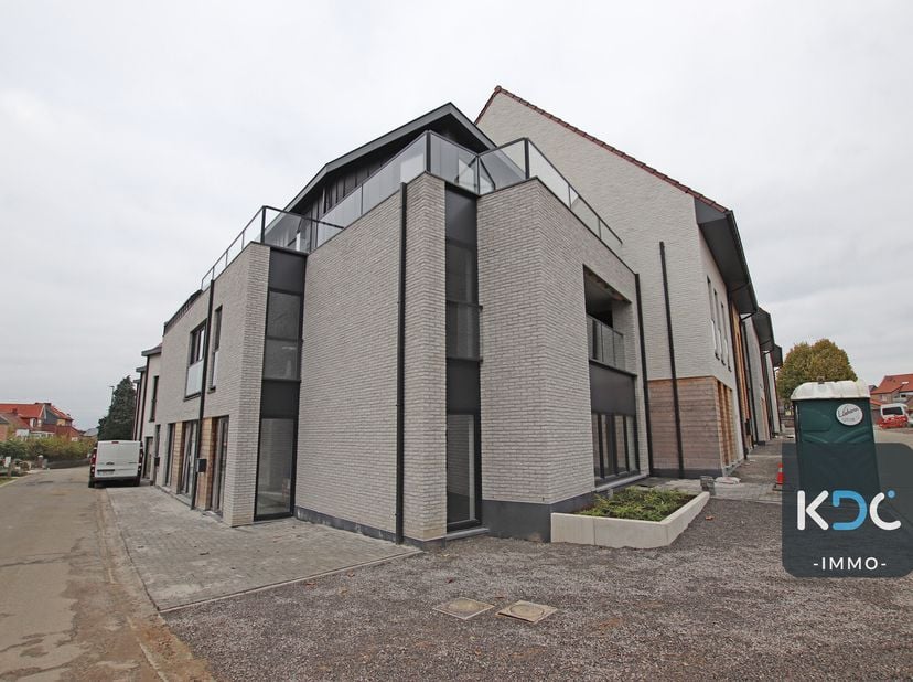 Centraal gelegen nieuwbouw handelspand in het centrum van Ottenburg, casco afwerking, inclusief berging