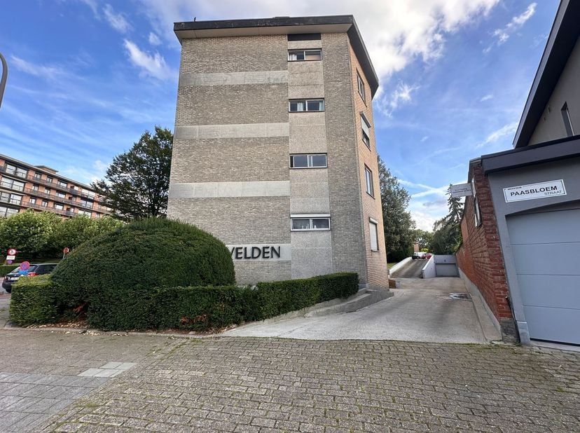 À vendre à Merksem - parking (s) souterrain (s) sur le Nieuwdreef, à l&#039;angle de Paasbloemstraat.&lt;br /&gt;
Accès facile depuis le côté du bâtiment sur Nie