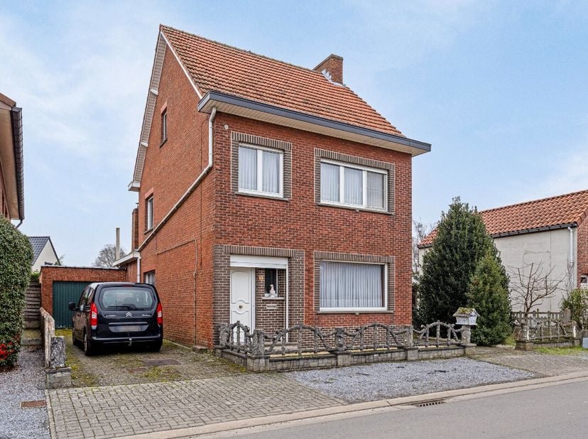 Scherpenheuvel-Zichem: ideaal renovatieproject te koop Ben je op zoek naar een woning met renovatiepotentieel in een rustige en groene omgeving? Deze