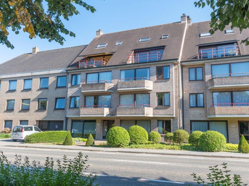 WONEN IN HARTJE TIELT: Bijzonder uitnodigend gelijkvloers appartement met 1 slaapkamer, terras en kelderberging.&lt;br /&gt;
&lt;br /&gt;
Zeer centraal gelegen in