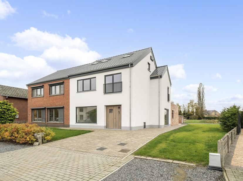 Prachtige BEN-woning van 220m2 met 3 slaapkamers en garage gelegen te Pelt&lt;br /&gt;
&lt;br /&gt;
Deze kwalitatieve moderne BEN-woning (220m2) met 3 slaapkamers